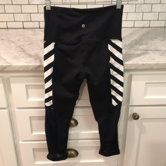 Vimmia Bumble Panel Crop Leggings Womens Size XS Black White Made in USA Yoga - Picture 3 of 12